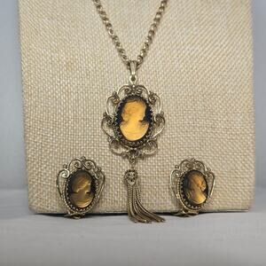 Vintage Whiting & Davis Amber Glass Hologram Cameo Set